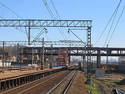 Общий вид строящейся платформы и перехода. Апрель 2018