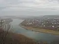 Вид с осмотровой площадки на Днестр и украинское село Цекиновка