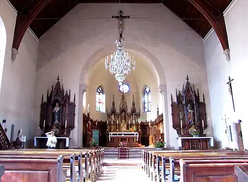 Интерьер, вид на алтарь