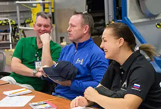 Слева направо: А. Самокутяев, Б. Вилмор и Е. Серова