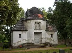 Мавзолей семьи Йорданов на церковном кладбище в Шпорене близ Цёрбига. До 1915