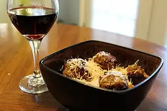 С бокалом вина