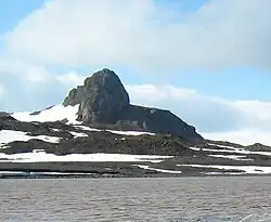 Сфинксовый холм на острове Кинг-Джордж Южных Шетландских островов (у Антарктиды)