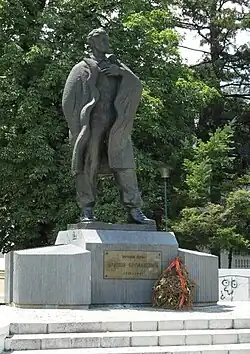Памятник Бранко Крсмановичу в Парачине
