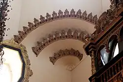 Резные деревянные украшения арок-тромпов в церкви Покрова в Филях, Москва, 1690—1693 годы