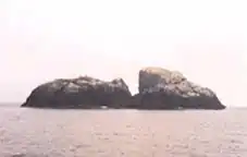 С запада Стак-Скерри виден как двойная скала