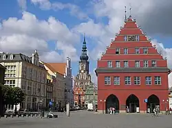 Рыночная площадь. Вид на ратушу и Собор Св. Николая.