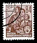 Серия почтовых марок «Пятилетний план». 1953. Семья перед высотным зданием Ан-дер-Вебервизе