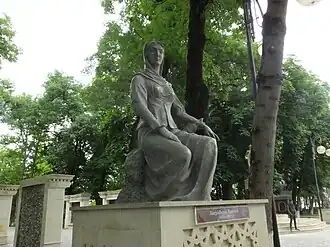 Статуя Хуршидбану Натаван