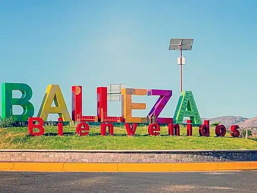 Стела на въезде