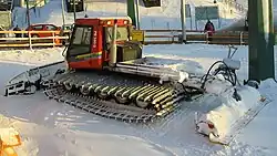 Ратрак с грузовой платформой.