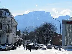 Вид из Владикавказа на гору в феврале 2010