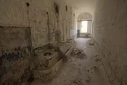 Каменные туалеты в казарме