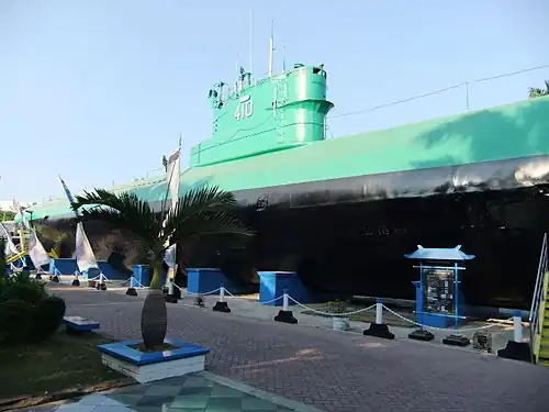 Музейная подводная лодка проекта 613 в Сурабае, 2009