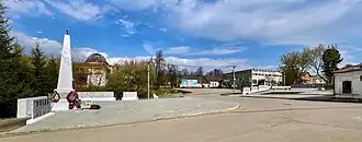 Главная площадь и воинский мемориал