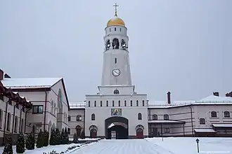 вид на монастырь