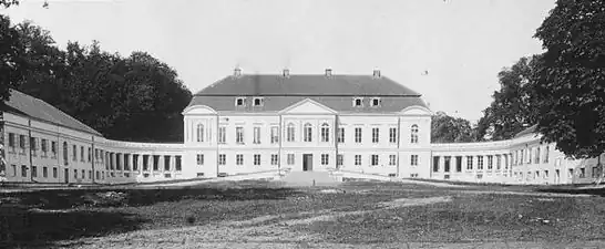 Дворец в 30-е годы XX века.