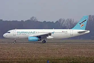 Самолёт Airbus A320 (TC-TCD) в аэропорту Ганновера в апреле 2009