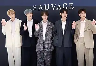 TXT, март 2024
Слева направо: Субин, Хюнин Кай, Бомгю, Ёнджун и Тхэхён.