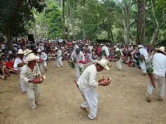 Танец «Ловля сардин»