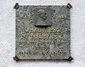 Мемориальная доска в честь Владислава Пытлясинского на здании ул. Гжибовска, 30 в Варшаве