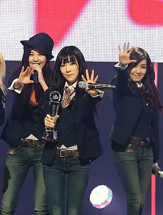 Girls’ Generation — TTS во время энкора M!Countdown, март 2014 года. Слева направо: Сохён, Тхэён и Тиффани