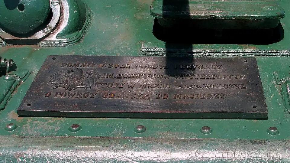 Табличка на переднем броневом листе, установленная в 2011 году