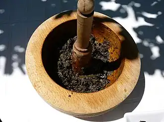 Свежеприготовленная, измельчённая в ступке тапенада