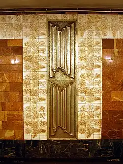 Дверца кабель-каналов на путевой стене