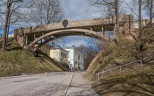 Чёртов мост (памятник российскому императору Александру I и 300-летию дома Романовых)