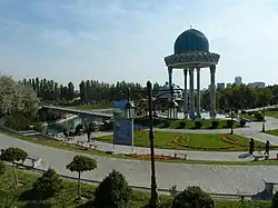 Ротонда. Мемориальный комплекс «Шахидлар хотираси»