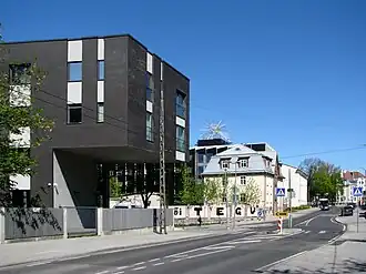 Дом 22 (слева)