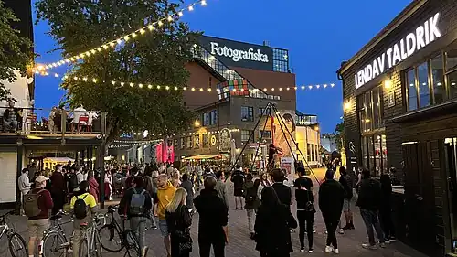 В творческом городке Теллискиви июньским вечером