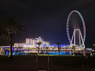 Вид на Блувотерс и Око Дубая с Джумейра Бич Резиденс