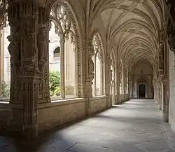 Монастырь Сан-Хуан-де-лос-Рейес. Галерея нижнего клуатра