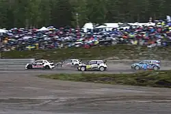 В гуще участников заезда чемпионата мира по ралли-кроссу 2016