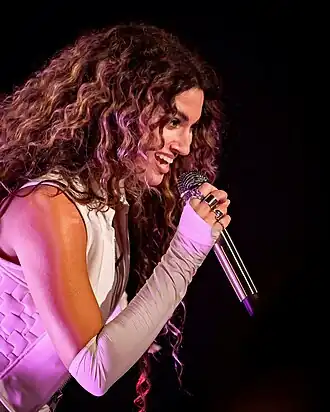 Тори Келли на выступлении в 2023 году