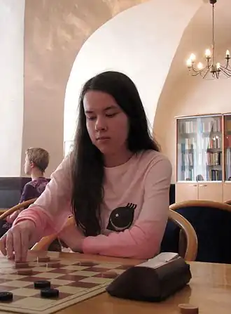 Аннели Треэс на соревнованиях по русским шашкам, 8 сентября 2013