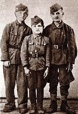 Трое подростков из молодёжной роты 12-й Славонской дивизии