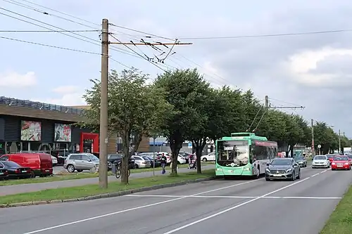 Троллейбус маршрута № 7 рядом с улицей Миклухо-Маклая. 26 июля 2022 года