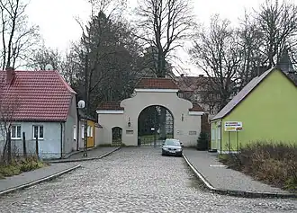 Главный вход в резиденцию