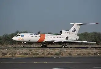 Ту-154 в старой ливрее в 2001 году