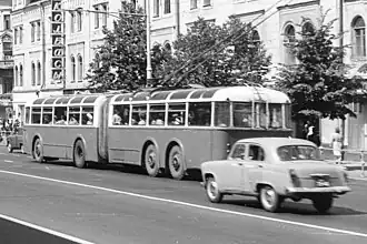 СВАРЗ-ТС на улице Горького (ныне Тверская) у дома 30/2. Фото 1966 года
