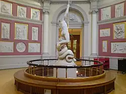 Галерея Дж. Флаксмана. Скульптура «Святой Михаил, побеждающий Сатану». Университетский колледж Лондона