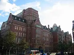 Манчестерский университет: бывшее главное здание UMIST, одного из двух вузов, образовавших университет в результате слияния.