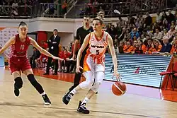 Анна Лешковцева слева