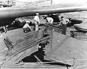 Повреждения палубы полубака