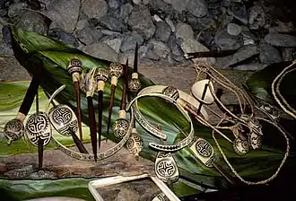 Головное украшение женщин острова