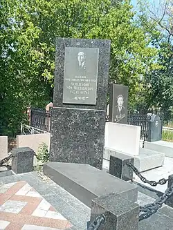 Надгробный памятник У. М. Ахмедсафина