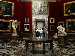 Скульптурная группа «Борцы» в Зале трибуны